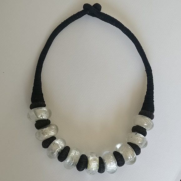 🇨🇦 Vintage cloth and coiled glass necklace - Picture 2 of 7